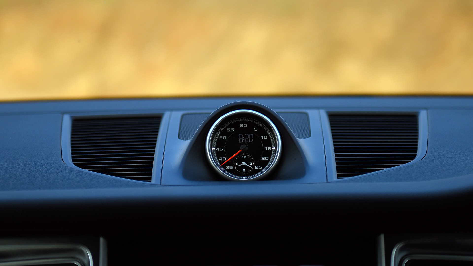 Porsche Macan 2016 R4 Interior